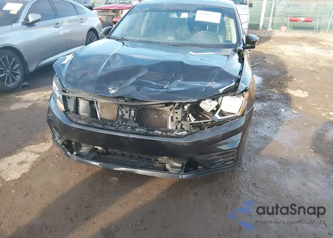 2019 Volkswagen Passat 2.0T Wolfsburg Edition z USA, uszkodzony, nr VIN 1VWLA7A30KC001952